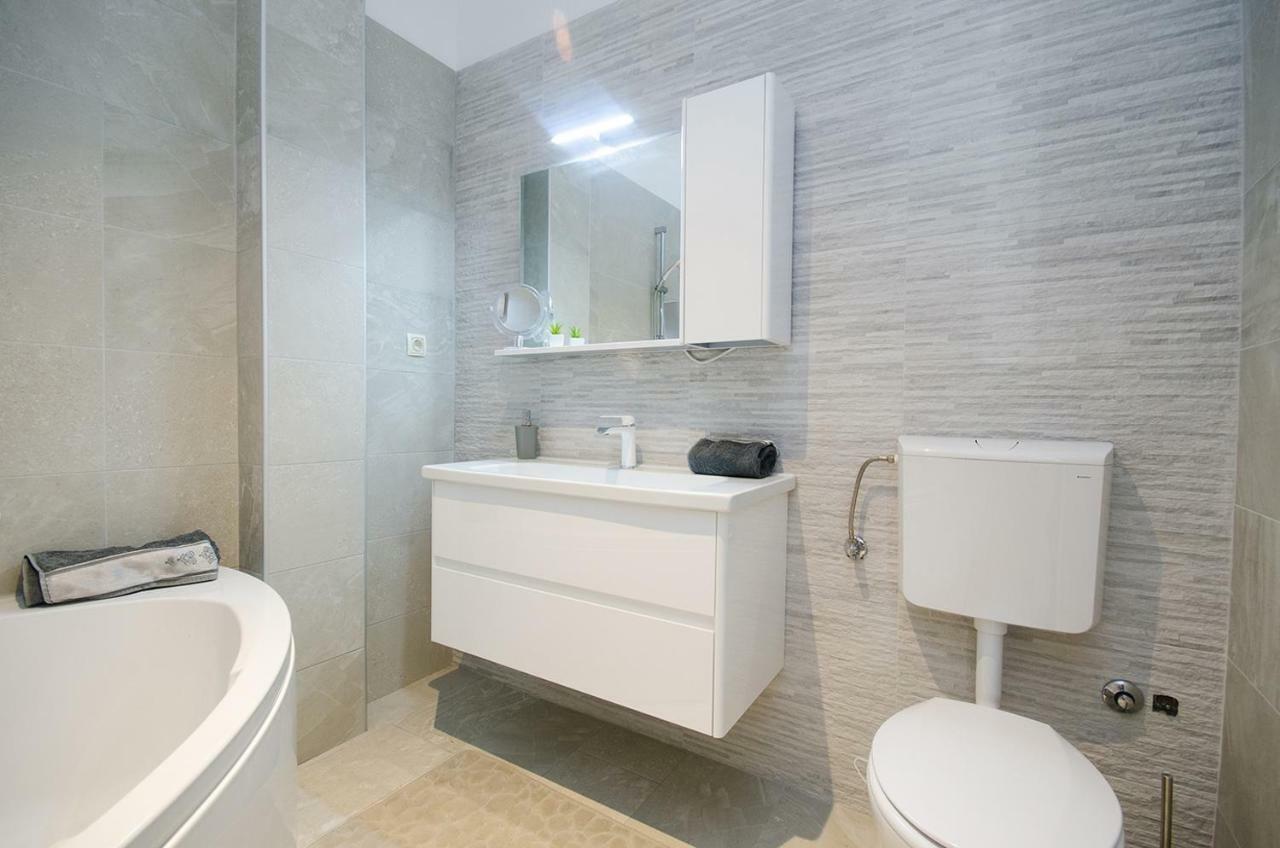 Apartman Korina Sukošan Exterior foto